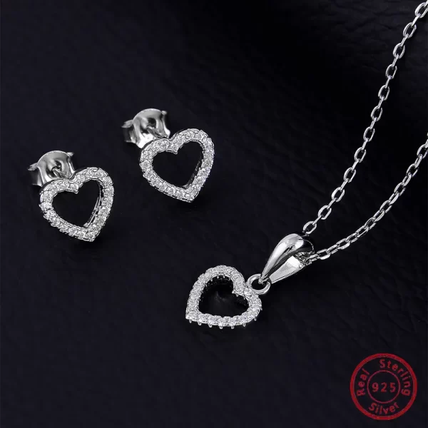 JUEGO DE ARETES Y COLLAR DE CORAZONES CON INCRUSTACIONES DE GEMAS - Imagen 2