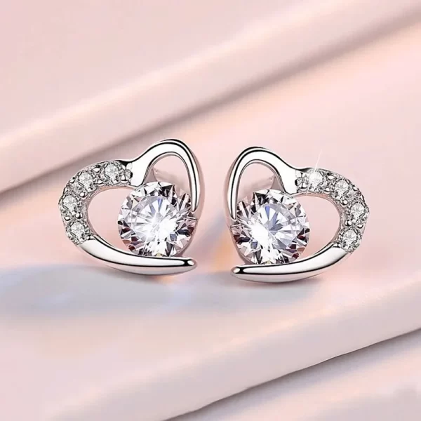 ARETES EN FORMA DE CORAZON CON INCRUSTACIONES BRILLANTES